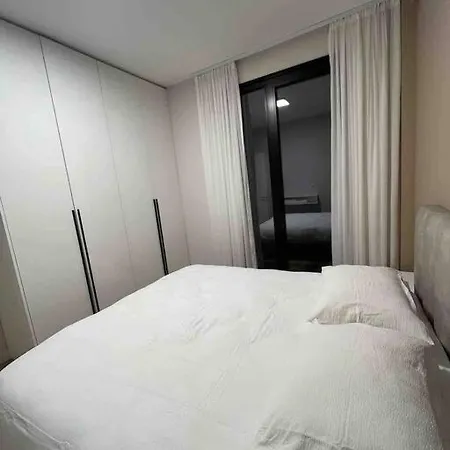 Travelexpress Market Apartment